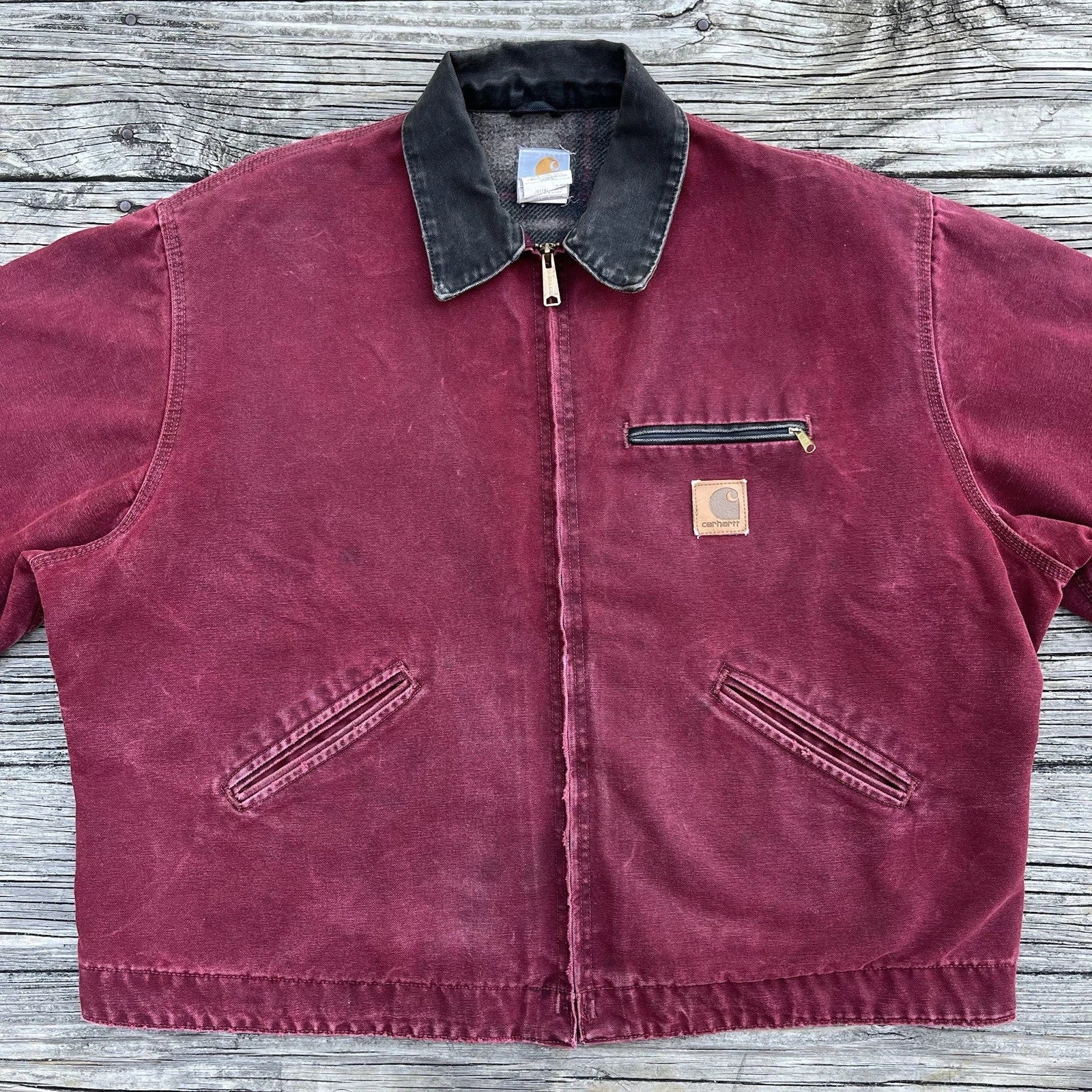 Vintage carhartt j97 cri sandstone detroit jacket in crimson size 2x-large