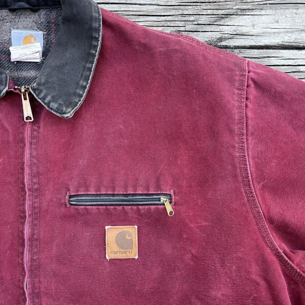 Vintage carhartt j97 cri sandstone detroit jacket in crimson size 2x-large