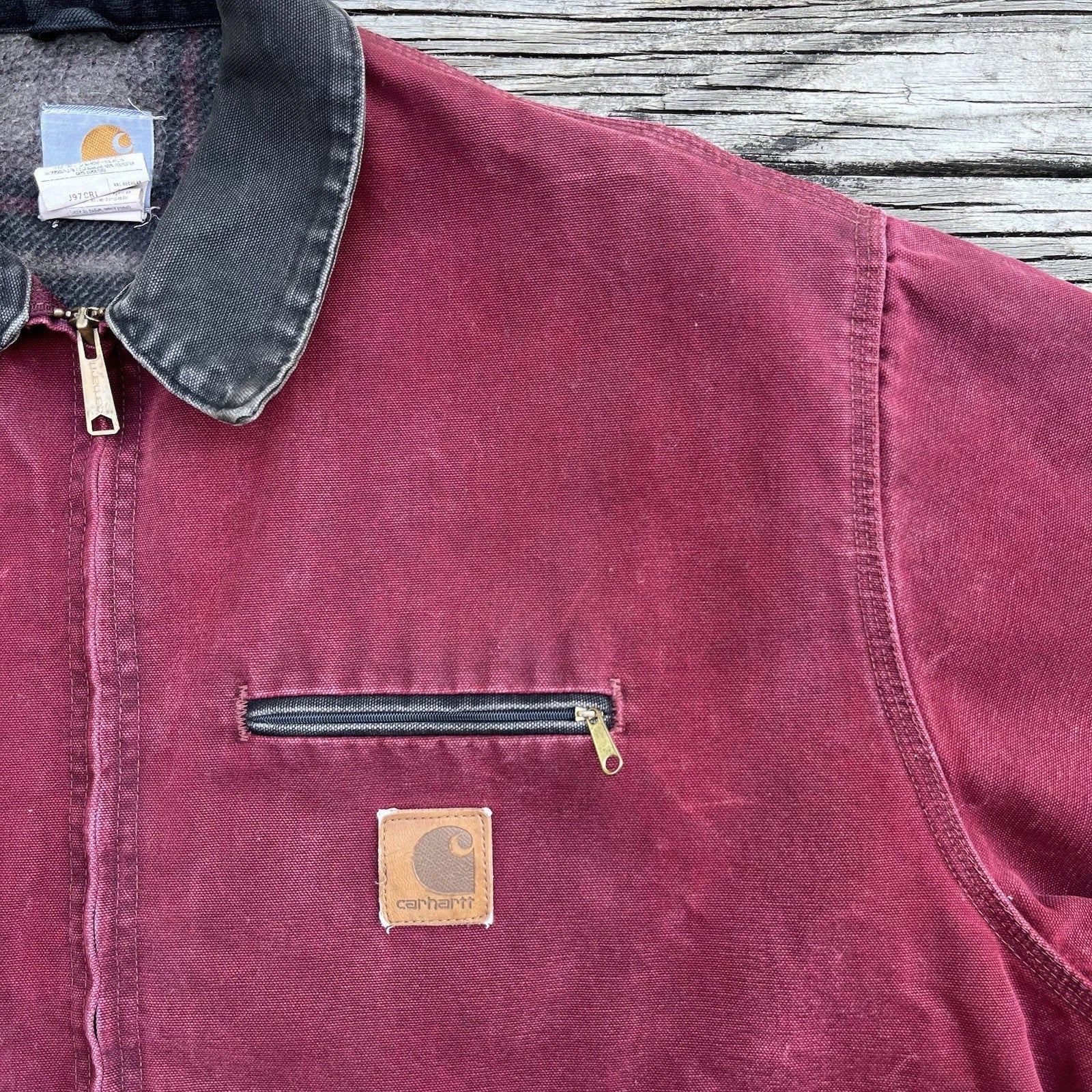 Vintage carhartt j97 cri sandstone detroit jacket in crimson size 2x-large